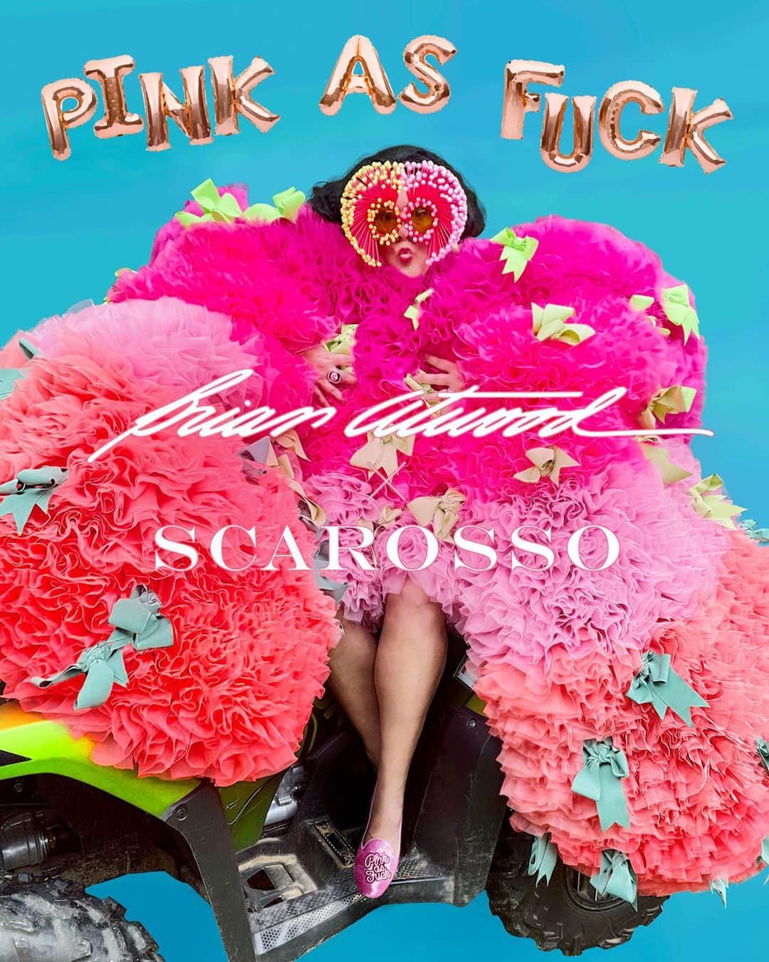 のインスタグラム：「The Trailblazer ⚡️ @ashleylongshoreart  Photographed by @harolbaezstudio for my collaboration with @scarosso @pietronolita to help raise $$$ for Breast Cancer.  To purchase velvet slippers go to link in my Bio.」