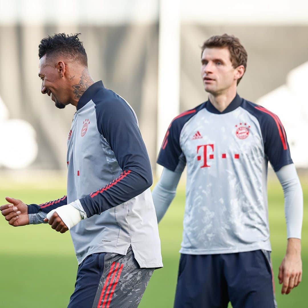 のインスタグラム：「Find someone who makes you laugh the way @esmuellert makes me laugh 😂😂」