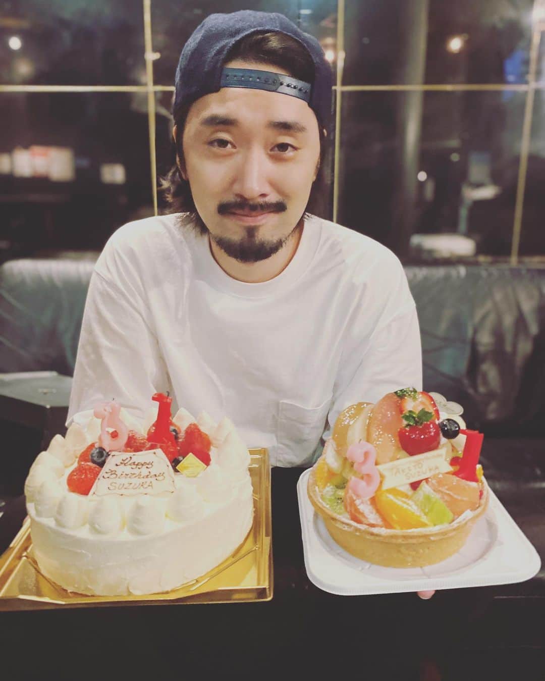 鈴鹿秋斗のインスタグラム：「31歳ありがとうございました😊 もう一つケーキあるんはニシカズのパパからでしたー🙈⭐︎みのるthank you👍🏻⭐︎  メンバーもみんなもありがとう🙋🏻‍♂️✨✨ また来年の誕生日に会いましょう！！」