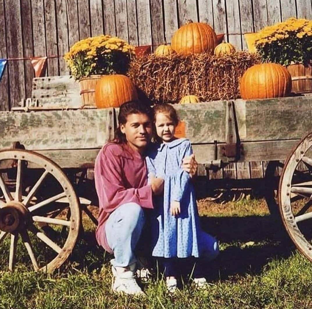 ビリー・レイ・サイラスのインスタグラム：「Happy #MulletMonday! Look how pretty my little girl is in her little blue dress. Seems like yesterday... but it was long ago. "Things are changin' man and that’s a fact. I want my mullet back." #kywaterfalls @mileycyrus」