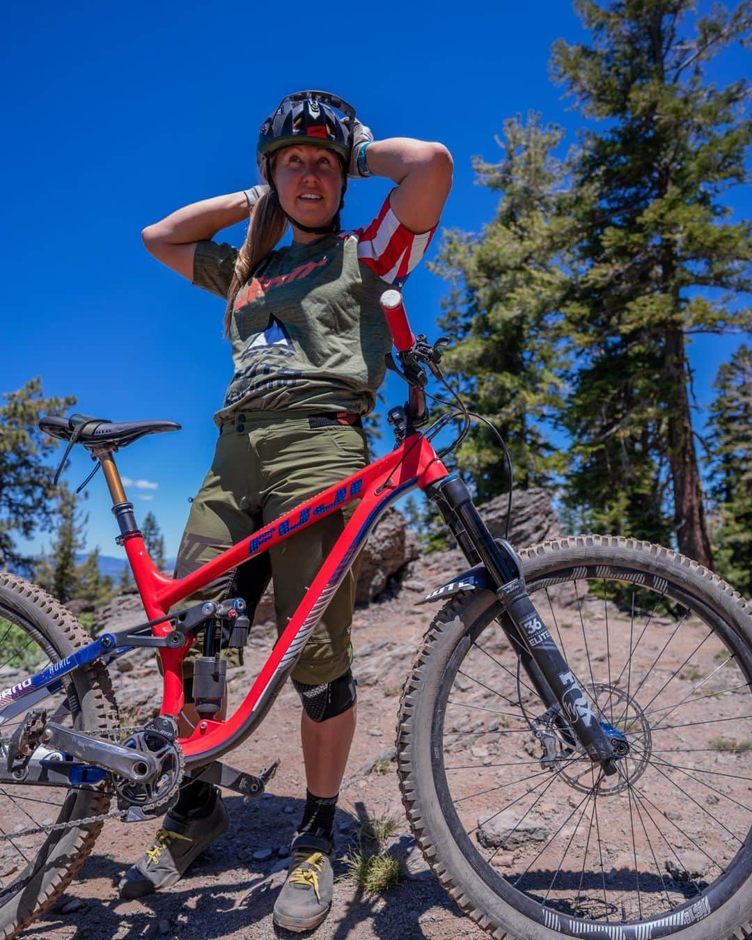 Fuji Bikesさんのインスタグラム写真 - (Fuji BikesInstagram)「@insamymo had big goals for 2020- defend her 2019 @USACycling National Enduro title, compete in the North American Enduro World Series, wrap up another successful school year with her students.   Unfortunately, like for most of us, Amy's season looked just a little different than she had planned. She made the most of it and racked up wins across the West and is now fully focused on 2021. We caught up with Amy to hear about her season and what she has planned next. #bicycle #cycling #cyclinglife #cyclingphotos」11月3日 1時23分 - fujibikes