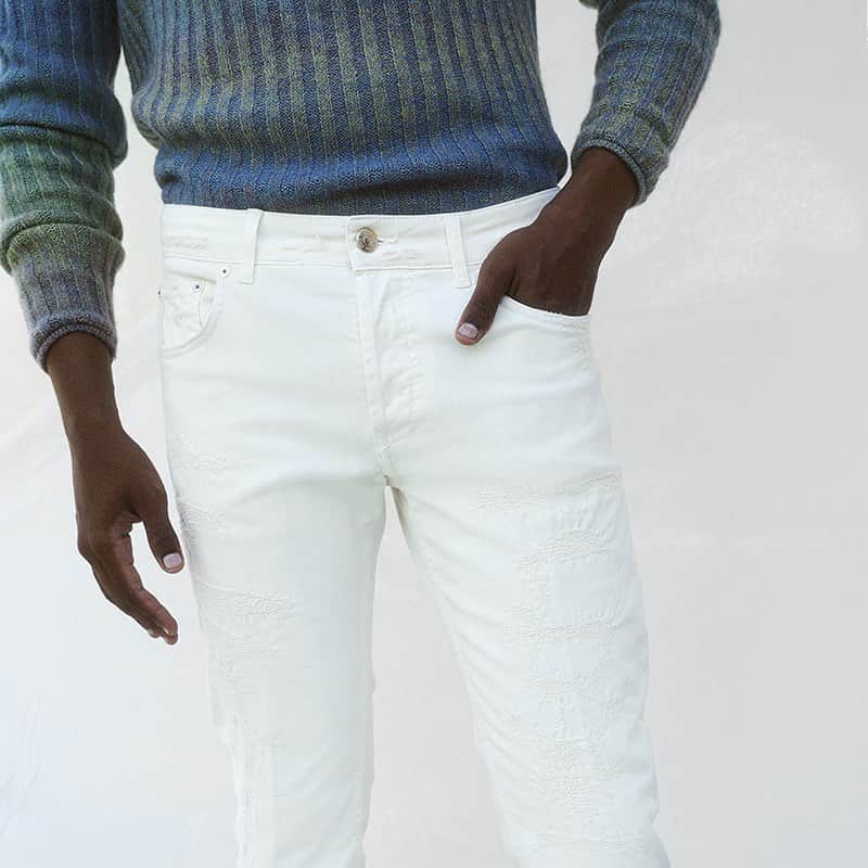 Entre Amis Officialさんのインスタグラム写真 - (Entre Amis OfficialInstagram)「White Entre Amis denim from the Fall Winter 20/21 Collection. Shop now, link in bio. _ #EntreAmis #EAsustainable #FWcollection #FW20 #trousers #sartorial #menswear #entreamisofficial #fashion #style #art #denim #napoli #tradition #men #lifestyle」11月3日 1時20分 - entreamis_official