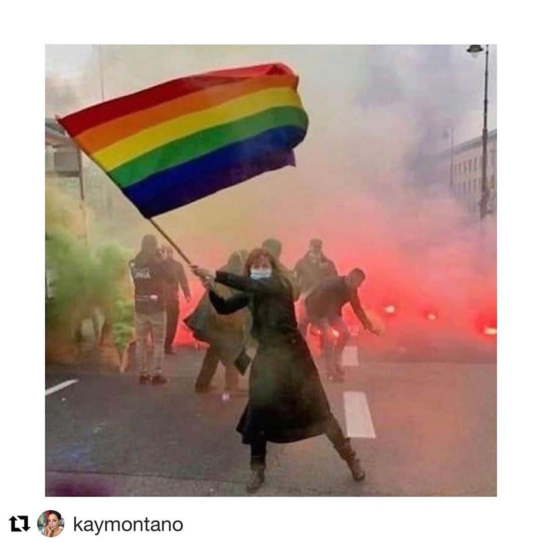 ミラ・ジョヴォヴィッチのインスタグラム：「#wyroknakobiety  I stand with Polish women who have started a revolution because of the new draconian abortion laws that have been passed saying that a woman must bring a baby to full term even if they will die at birth. I couldn’t say it better than my friend @kaymontano  In her post below:  #Repost @kaymontano ・・・ Sister Joan Chittister in 2004 explaining why being against abortion doesn't mean you're pro-life. "I do not believe that just because you're opposed to abortion that that makes you pro-life. In fact, I think in many cases, your morality is deeply lacking if all you want is a child born but not a child fed, not a child educated, not a child housed. And why would I think that you don't? Because you don't want any tax money to go there. That's not pro-life. That's pro-birth. We need a much broader conversation on what the morality of pro-life is." ⚪️⚪️⚪️⚪️⚪️⚪️⚪️⚪️⚪️⚪️⚪️⚪️ 10,000 people took to the streets of Warsaw chanting “I think, I feel, I decide” and inspired 40,000 people  to protest in over 400 towns/cities  across the Central European Union. #womensuprising #poland #slipperyslope」