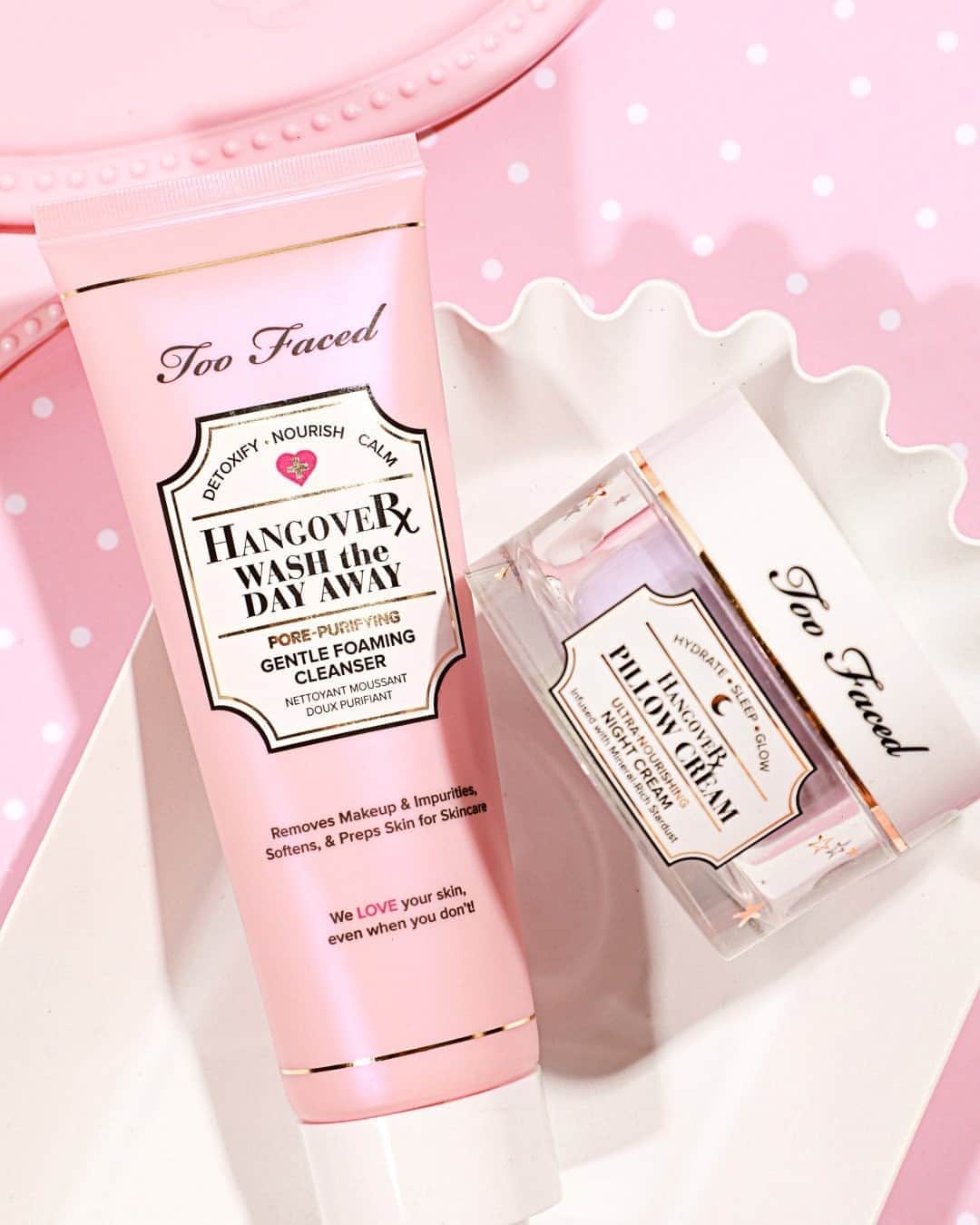 Too Facedさんのインスタグラム写真 - (Too FacedInstagram)「Leave it up to us to cure your beauty hangover. 😉 Give your skin some extra love with our hydrating & nourishing Hangover Wash the Day Away Cleanser & Pillow Cream! 💖 Get yours @sephorafrance. #tfhangover #toofaced」11月3日 1時31分 - toofaced