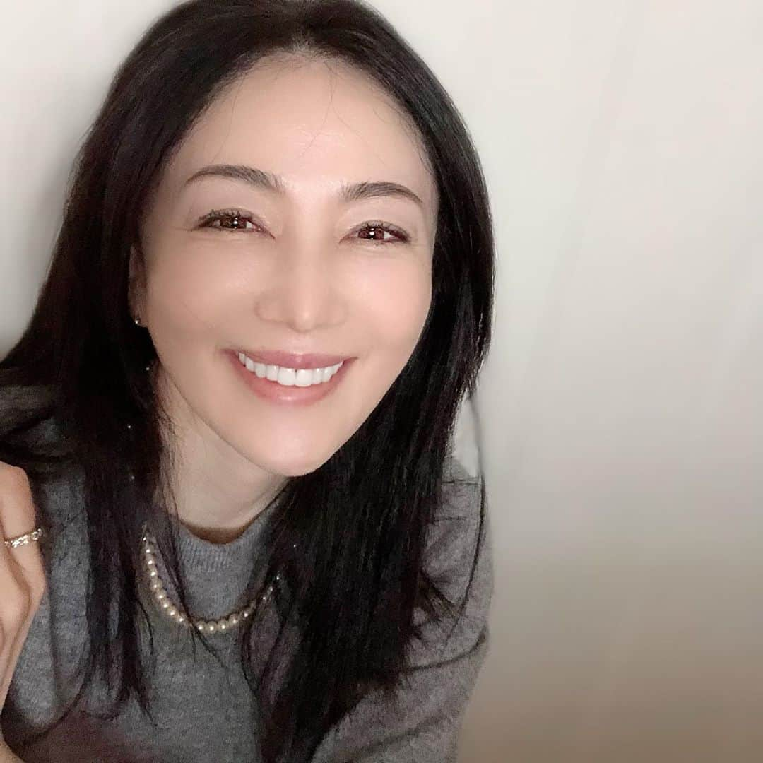 坂村かおるさんのインスタグラム写真 - (坂村かおるInstagram)「少し心の調子が悪かった‥ ・まだ大丈夫、大丈夫。 ・ 明日は良い日になるかな‥ ・ おやすみなさい。 ・ ・  ﻿ いつも「いいね！」を頂きありがとうございます。﻿ 皆さんのコメントに元気を貰っています😊😊😊﻿ ﻿ ﻿ #クィーンオブ美魔女﻿ #team美魔女﻿ #美ST﻿ #坂村かおる﻿ #トータルビューティーアドバイザー﻿ #美しく老いる﻿ #バランス﻿ #美容﻿ #コスメ﻿ #ファッション﻿ #今日のコーデ﻿ #トータルバランス﻿ #お洒落な人と繋がりたい﻿ #コスメ好きな人と繋がりたい﻿ #美意識高い人と繋がりたい﻿ #美魔女﻿ #美魔女が変わる﻿ #アップデートしてる人と繋がりたい﻿ #映像のまちあしかが﻿ #素通り禁止あしかが﻿ #アラフィ﻿ #笑顔﻿ #５０代から綺麗になれる﻿ #美人の国あしかが﻿ #ビーハンドレット﻿ #落ち込む時﻿ ﻿ ﻿ ﻿ ﻿ ﻿ ﻿ ﻿ ﻿ ﻿ ﻿ ﻿ ﻿ ﻿ ﻿ ﻿ ﻿ ﻿ ﻿ ﻿ ﻿ ﻿ ﻿ ﻿ ﻿ ﻿ ﻿ ﻿ ﻿ ﻿ ﻿」11月3日 1時38分 - kaoru.sakamura