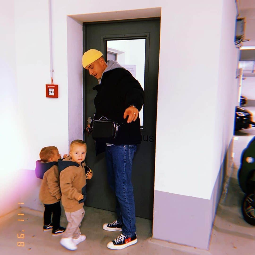 クリストファー・ピーターソンのインスタグラム：「Back with the boys! Jackets from @stayhard_official Father & son realase #ireflectyou  When the darker times come its a good thing all the clothes have reflection for safety 🔥 both cool and safe.」