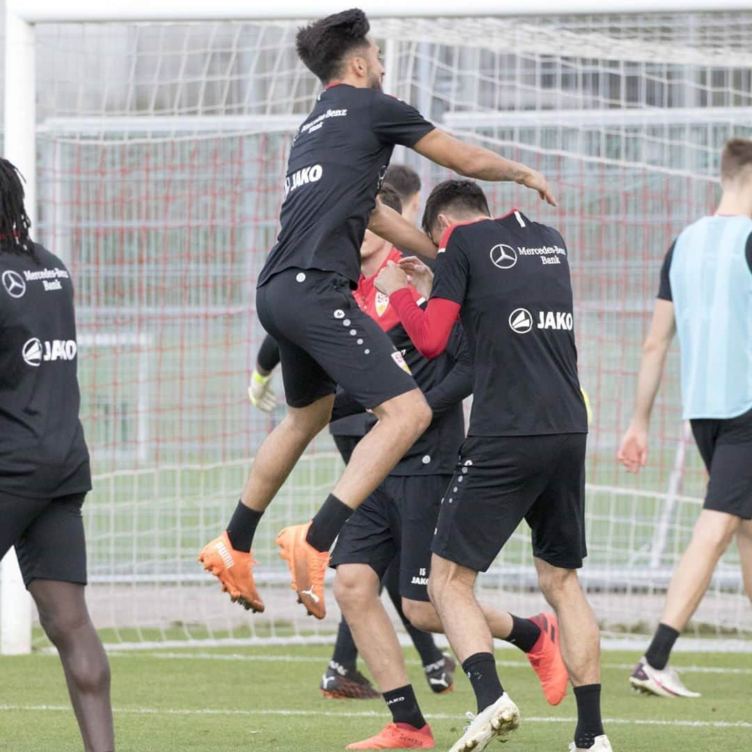 VfBシュトゥットガルトさんのインスタグラム写真 - (VfBシュトゥットガルトInstagram)「Mood 💯😁🙌 --- #mondaymotivation #vfbstuttgart #vfbstuttgart1893 #training #vorbereitung #VfBSGE #heimspiel #auscannstatt #furchtlosundtreu #VfB #VfBInsta」11月3日 1時46分 - vfb