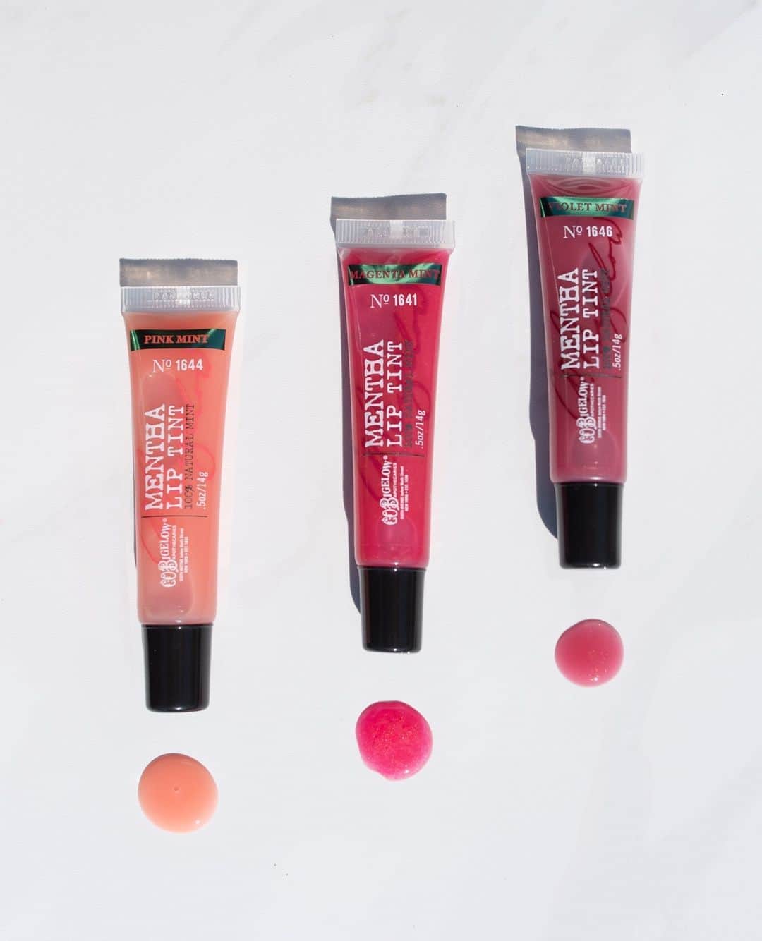 C.O. Bigelowさんのインスタグラム写真 - (C.O. BigelowInstagram)「Pucker up with our new Mentha Lip Tint Holiday trio! 💋🌿🎁 Bring hydration, fresh breath, and shades of Pink, Magenta, and Violet to your 😀!」11月3日 1時47分 - cobigelow