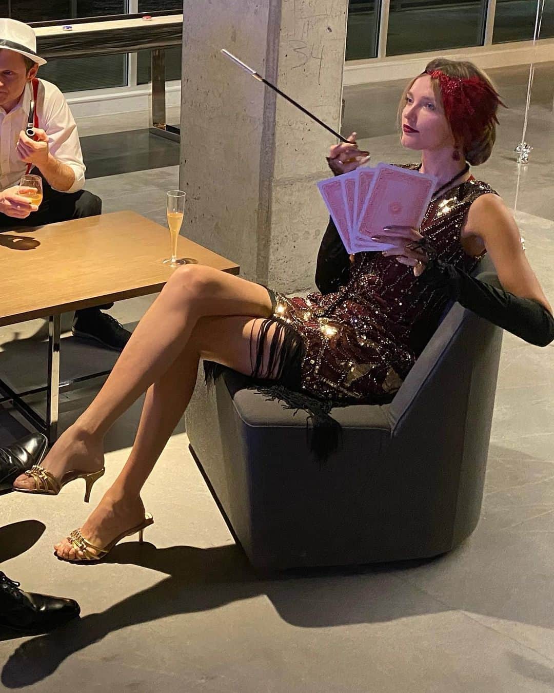 ヴラダ・ロスリャコヴァのインスタグラム：「I didn’t celebrate this #Halloween2020 It’s funny, last year for some reasons I wasn’t enthusiastic about it either (comparing to my extreme 2017 and 2018), but still went to one party as Yennifer from “The Witcher”.  And this year, thank Pandemic, I was peacefully backing a cake at home in my pajama instead of running around for days creating a look and then partying for about only 2 hours in it. To be honest I always felt super sad stripping off my carefully designed looks.  This year I still had an opportunity to wear a costume but for a way different cause - a surprise birthday party for our friend playing poker in style.  Do you guys like to dress up? And do you celebrate Halloween? And why?」