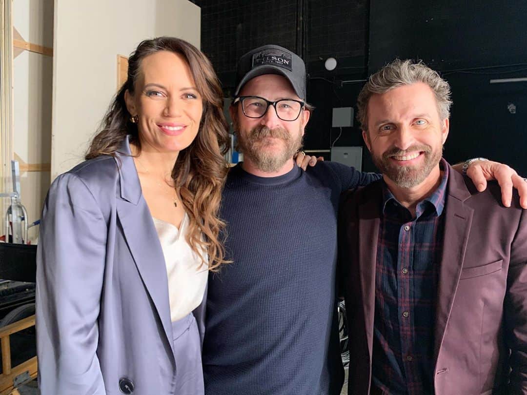 エミリー・スワローのインスタグラム：「Welllll...lookie lookie who was hovering about (supposedly he was “prepping” for episode 18) while @robenedict and I were trying to sort things out in the bunker!  @dicksp8jr directs this week’s episode of #Supernatural, which is yet another reason to tune in.  You know, besides the reason of “HOLY CRAP WHAT HAPPENED LAST WEEK WHY IS CHAOS DESCENDING ON EVERY RELATIONSHIP???” Check it out this Thursday at 8/9c! * * * #supernaturalseason15 #spn #spnfamily #chuck #amara #gabriel #bts #familyaffair」
