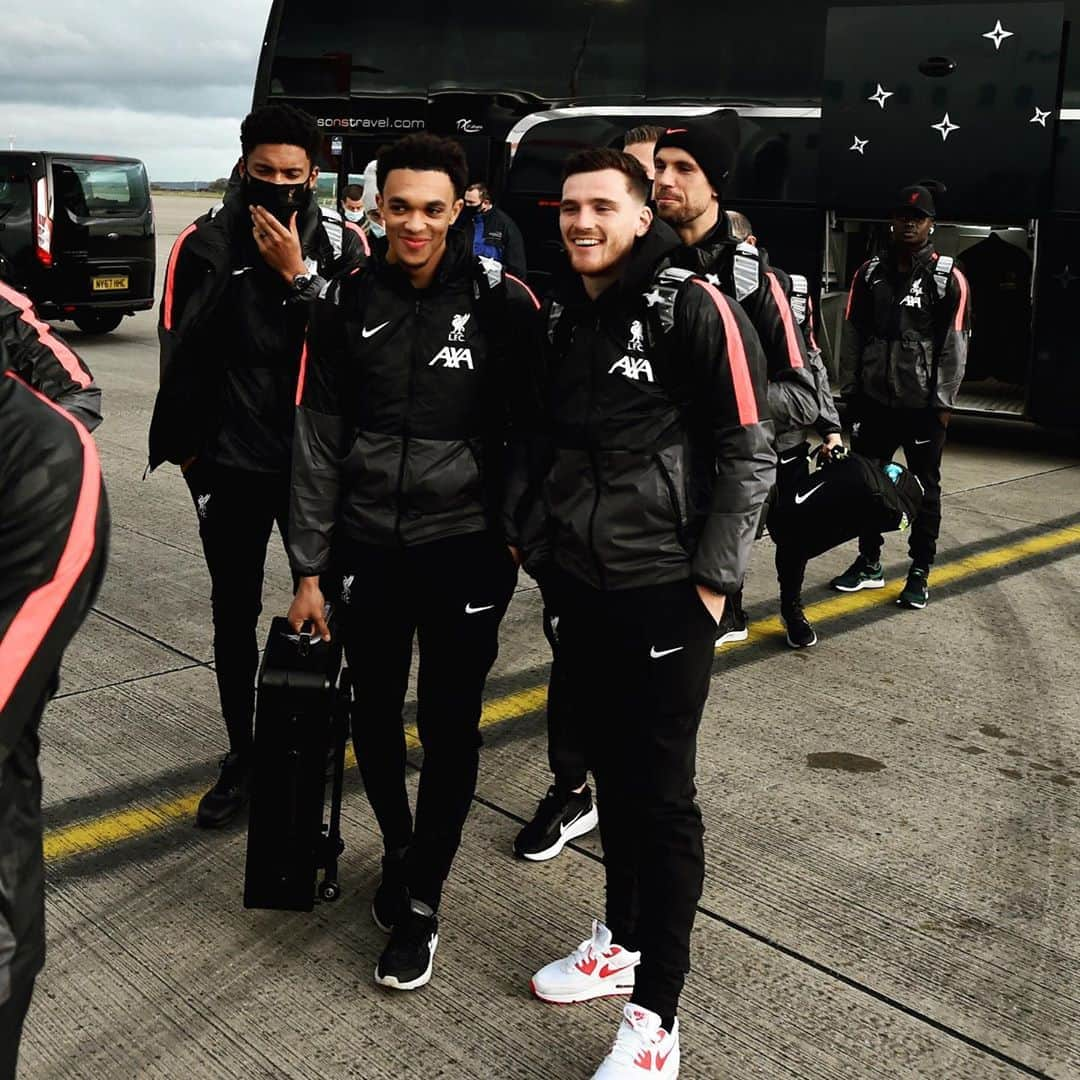 リヴァプールFCさんのインスタグラム写真 - (リヴァプールFCInstagram)「Next stop: Italy 🛫🇮🇹 Safe flight, lads 👋 #LFC #LiverpoolFC #Liverpool #UCL #ChampionsLeague」11月3日 2時02分 - liverpoolfc