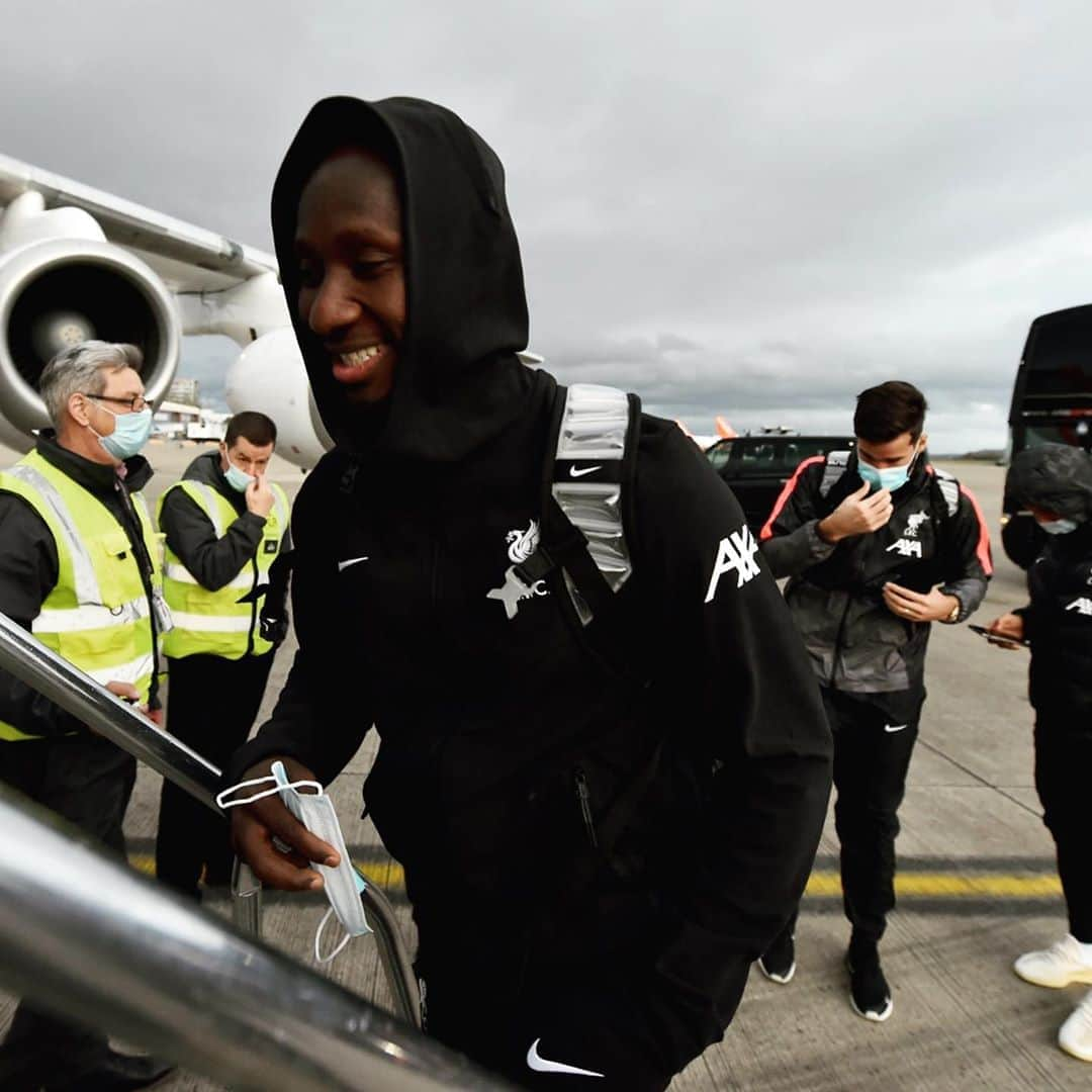 リヴァプールFCさんのインスタグラム写真 - (リヴァプールFCInstagram)「Next stop: Italy 🛫🇮🇹 Safe flight, lads 👋 #LFC #LiverpoolFC #Liverpool #UCL #ChampionsLeague」11月3日 2時02分 - liverpoolfc