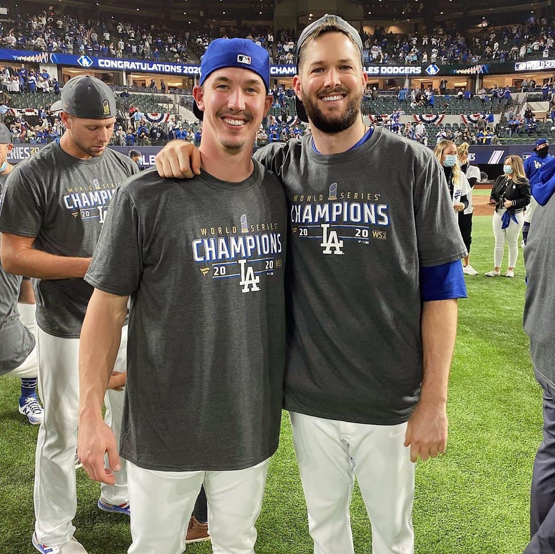 アレックス・ウッドのインスタグラム：「One of my favorite things about this past week is that I got to share this experience with a group of guys that I’ve spent over half of my career with. A group of guys that have worked their asses off every single day that I’ve known them toward one common goal. It also doesn’t hurt that all these savages are some of the best people you could ever meet. It’s been an honor to do battle with them for over 5 years. I love you guys. #WorldSeriesChamps」