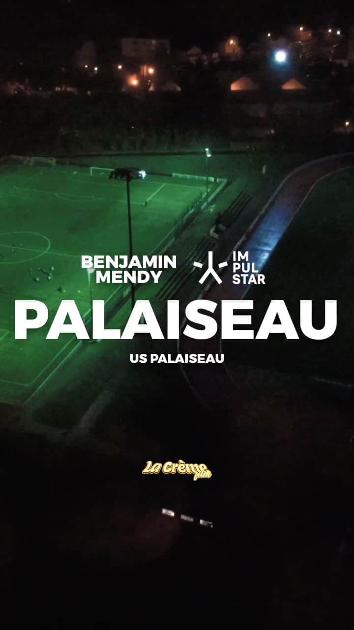 バンジャマン・メンディのインスタグラム：「Lancement de la nouvelle saison ... #giveback @impulstar #impulstardecima ✊🏿⚽️」