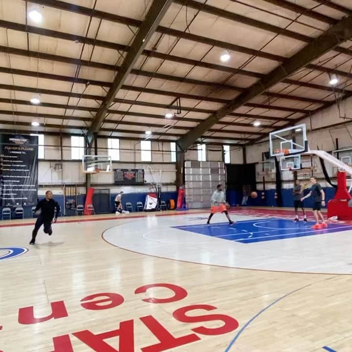 デイミアン・リラードのインスタグラム：「They gone say what they gone say and it’s gone be what it’s gone be....my energy don’t ever change what’s meant for me gone be received!   S/o @thepracticefacility」