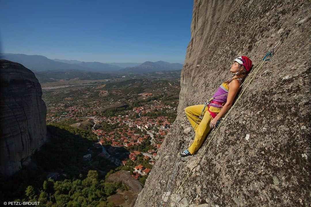 シャーロット・デュリフさんのインスタグラム写真 - (シャーロット・デュリフInstagram)「Beautiful Meteora, Greece  My good friend and filmmaker/photographer @guillaume_broust recently released his 20 Year Showreel 🤯 20 years of his amazing adventures, which I'm excited to have been a part of many times, like during the 2014 @petzl_official Roctrip in Europe. Check his video out on his page or at https://youtu.be/oFBOV_VbhLA , it's good!  Sides notes: 1. Here he probably captured the first trip abroad together of @joshlrsn and I... so definitively the beginning of something big 😆 2. Who else misses the Petzl Roctrips ?! 🤩  @petzl_official @eb_climbing @luxov_connect @volxholds」11月3日 2時23分 - chadurif