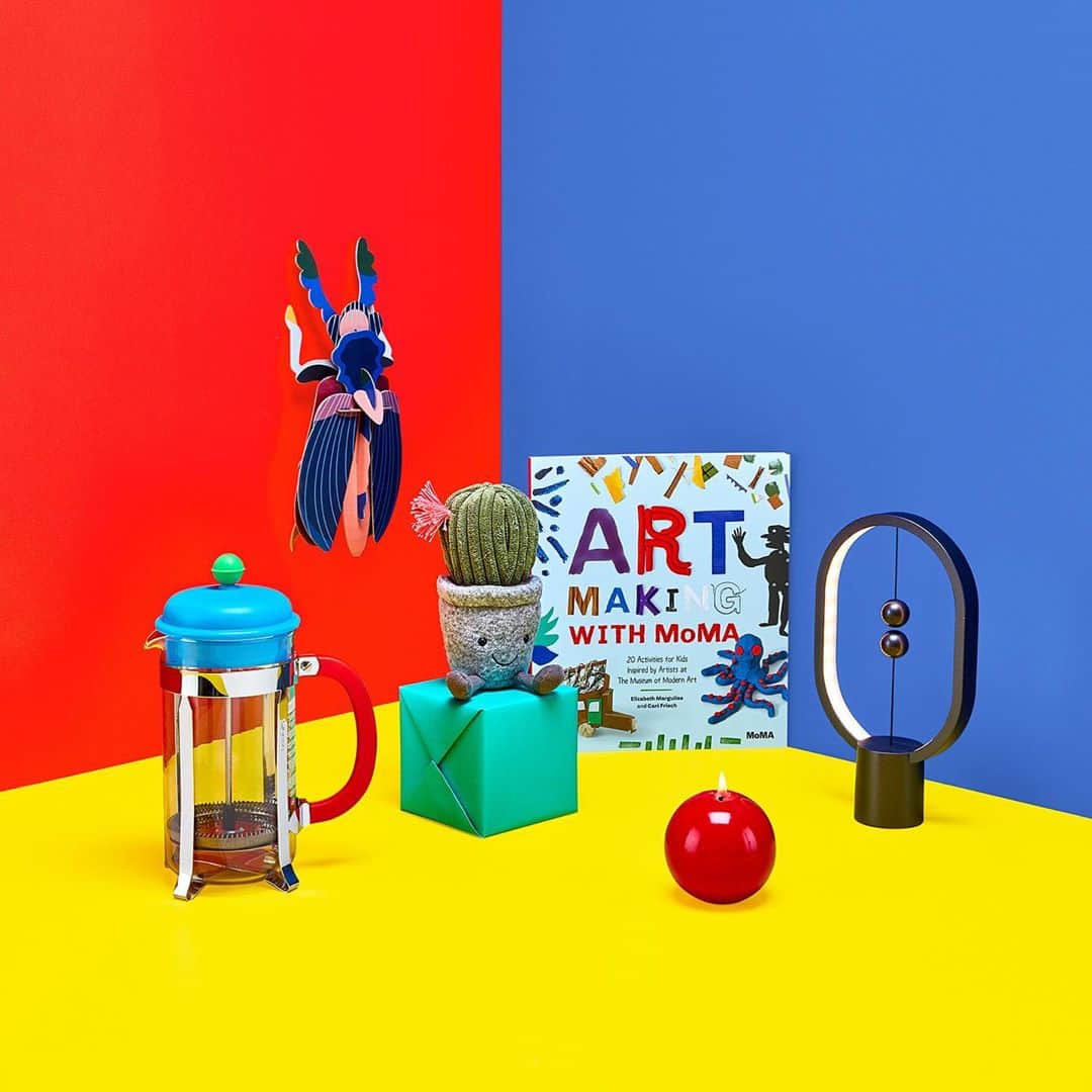 ニューヨーク近代美術館さんのインスタグラム写真 - (ニューヨーク近代美術館Instagram)「Give the gift of good design this holiday season 💝  Discover @momadesignstore's top picks for art lovers, tech-enthusiasts, great hosts, and creative kids; plus find the perfect stocking stuffers—and maybe even a little something for yourself, too 😉  Browse in our stores and online at the link in our bio. #MoMADesignStore」11月3日 2時23分 - themuseumofmodernart