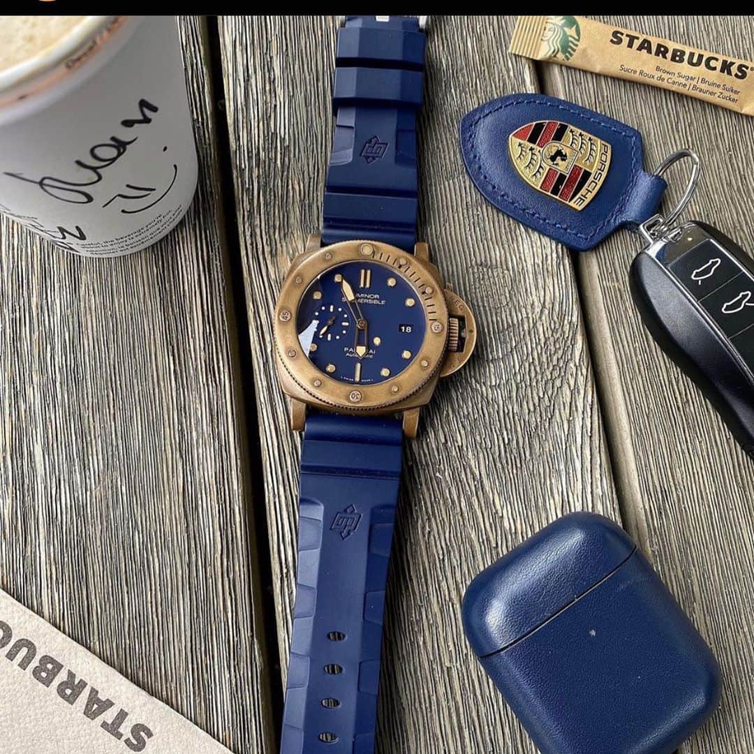 パネライのインスタグラム：「Taking color matching to the next level woth the #Panerai #PAM671 Bronzo Blue dial. Do we have a winner here? Pic by @juan_j4s #paneraicentral」