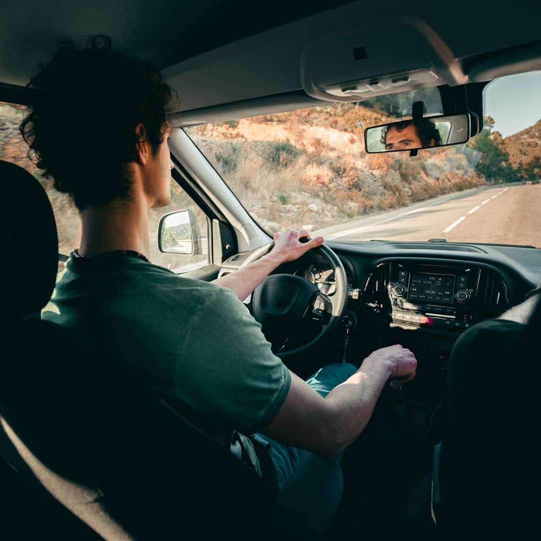 アダム・オンドラさんのインスタグラム写真 - (アダム・オンドラInstagram)「Rest day. An ideal moment for exploring the area, so I have done a short walk to see the second hardest route in Margalef - Artaburu put up by Iker Pou. Pics by @pet.phot #onthego」11月3日 2時46分 - adam.ondra