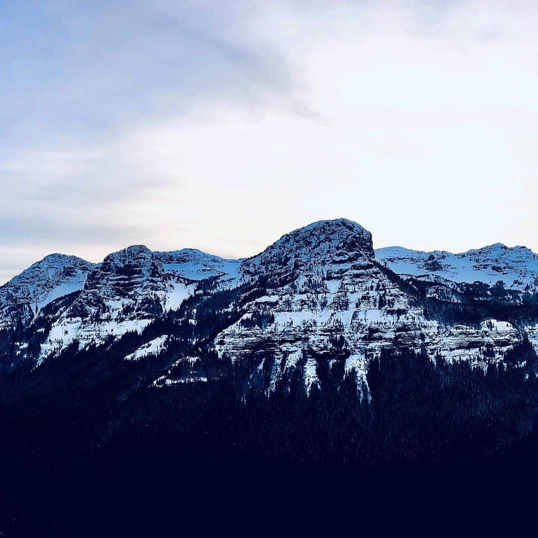 コンラッド・アンカーさんのインスタグラム写真 - (コンラッド・アンカーInstagram)「It feels  like we are standing on the edge of a precipice with a storm bearing down. The storm isn’t on the horizon , it’s just about upon us. The wind harkens a falling barometer and the rain is starting to fall.  Before accurate weather forecasting we would hold a finger  to the wind and make the best call to start another block of pitches or start rappelling. As often is the case in the mountains, the storms that we expect to be the worse dissipate when the sun sets. Other times when the climb seems easy, the clouds unleash on us.   Either way, if we have an awareness of the situation and outcome we are better prepared. Thinking through the scenarios is how we keep safe in the mountains.   The metaphor of cliffs and storms makes sense a day before the election. The same uncertainty  sits with me as the world watches our nation vote.  The decisions we make in the mountains are the basis of our safety and the well being of our family and loved ones. In voting our individual decision has a collective effect.   May we all embrace courtesy, kindness and decency in the coming days. We are all in this together.   📍Shoshone-Bannock, Apsaalooké, Salish Kootenai & Cheyenne Traditional Lands, Montana」11月3日 2時56分 - conrad_anker