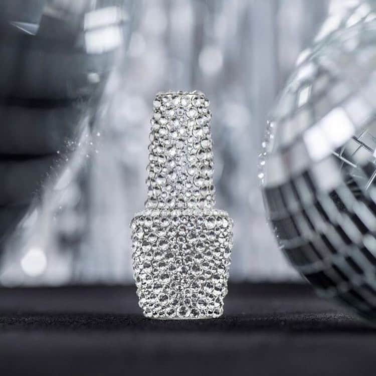 CosmoProf Beautyさんのインスタグラム写真 - (CosmoProf BeautyInstagram)「GIVEAWAY ALERT!🚨⁣  Get your chance to win this custom Swarovski Encrusted Bottle and ring ($225 value) - Two grand prize winners to receive!   Ten (10) second place winners to receive one (1) Swarovski encrusted bottle caps + one (1) Swarovski Ring ($130+ value)⁣. Eight (8) runner-ups to receive one (1) Swarovski Ring ($20+ value)⁣   Contest rules👇⁣ 1️⃣ Like this post⁣ 2️⃣ Follow @OPI_Professionals and @CosmoprofBeauty⁣ 3️⃣ Create your own holiday inspired nail art and share on your IG feed using any OPI shades tagging: @cosmoprofbeauty, @OPI_Professionals, @nailsbycambria ,  #OPIShineBright, #ColoristheAnswer, #LicensedToCreate *️⃣ CONTEST CLOSES 11/7/20⁣ ⁣ #repost #opi #opinails #opinailpolish #opipolish #cosmoprofbeauty」11月3日 3時12分 - cosmoprofbeauty