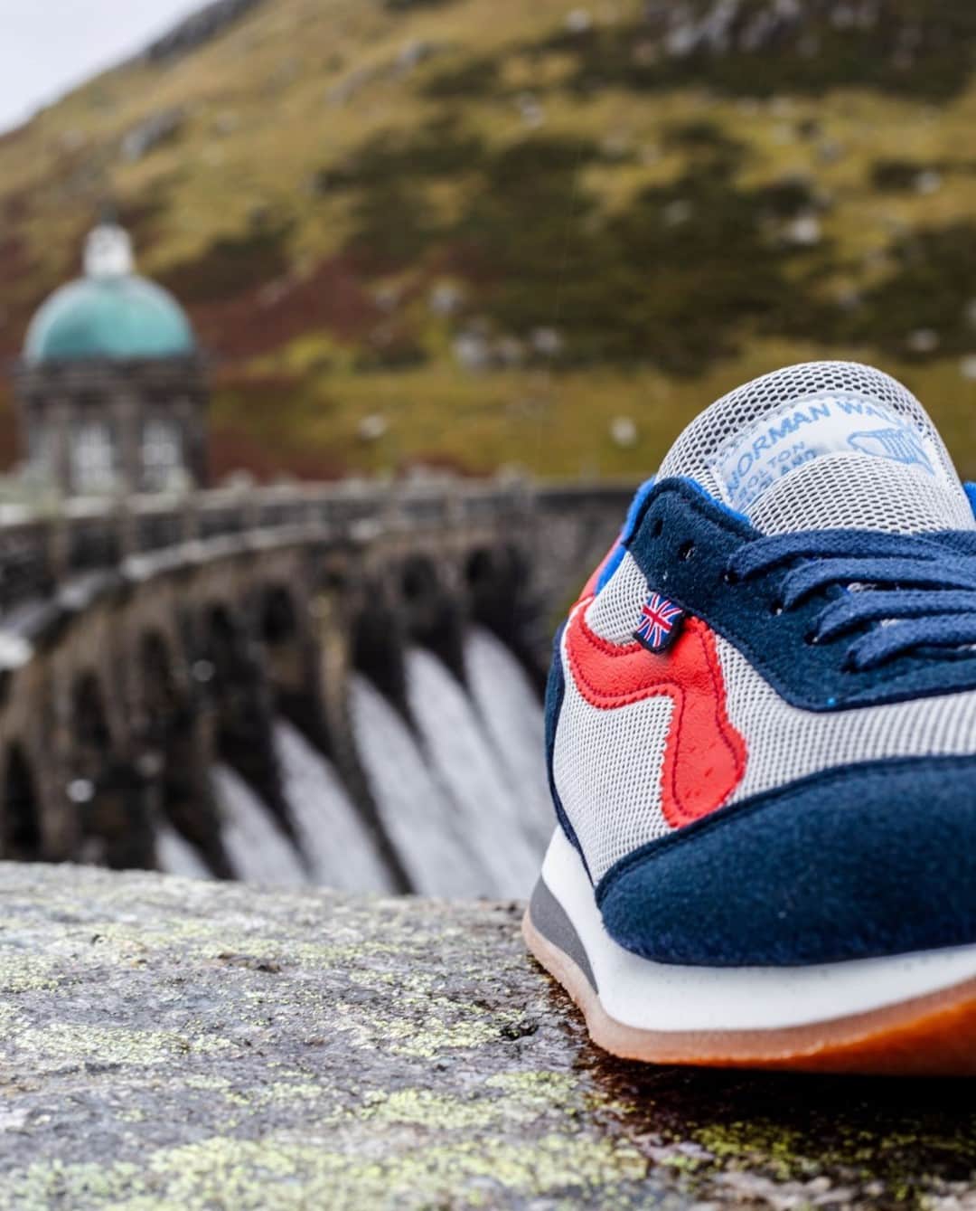 ウォルシュのインスタグラム：「Our latest Fierce range is selling out fast 🔥 . . . #normanwalshuk #normanwalsh #britishmanufacturing #madeinbritain #ukmfg #shoes #footwear #sneakers」