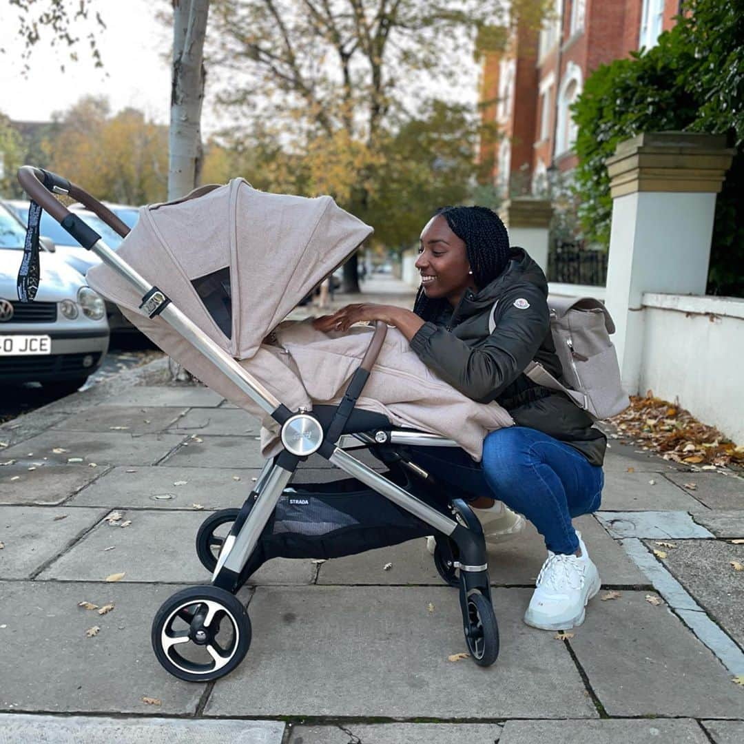 ビアンカ・ウィリアムズさんのインスタグラム写真 - (ビアンカ・ウィリアムズInstagram)「Autumn strolls with my favourite boy in our new favourite pushchair 🍁🍂  Strada pushchair @mamasandpapas #Ad -One-Hand Fold: Quick, easy and compact -Keep baby safe and secure with quick and easy safety harness buckles  #newmum #pushchair #autumn」11月3日 3時54分 - biancaawills