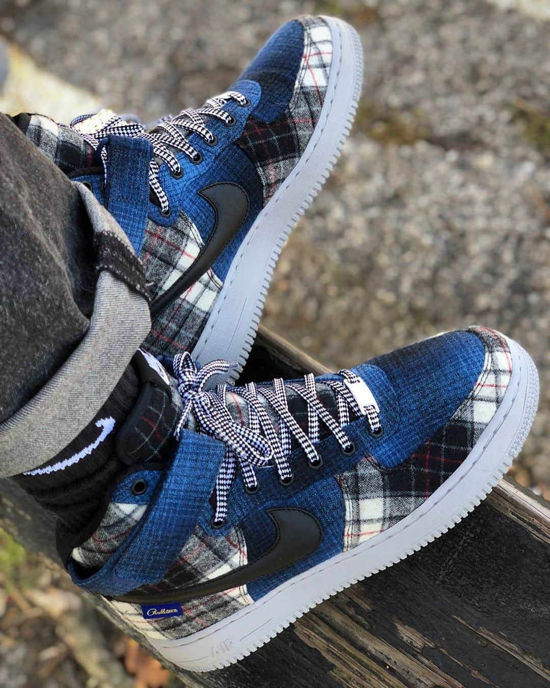 Mr. Tyさんのインスタグラム写真 - (Mr. TyInstagram)「#todayskicks are from the 2015 @pendletonwm ID option. I make a point to somehow use all of the prints that are offered during Pendleton time. So being cheap, and only having two prints left to use- I ended up pulling an abracadabra and making some magic with this pair. PS- They gotta bring back the funky lace options!  #ijustlikeshoes #af1 #airforce1id #airforceone #af1gallery #teamaf1 #af1always #af1squad  #forcegang #myids #airforce1cartel #tysid #wiw #nikeidcreatives #af1id #ids #nikeid #MyNikeIDs #pendleton #complexkicks #soletoday #wdywt #nikebyyou #pendletonid #pendletonaf1」11月3日 4時04分 - regularolty