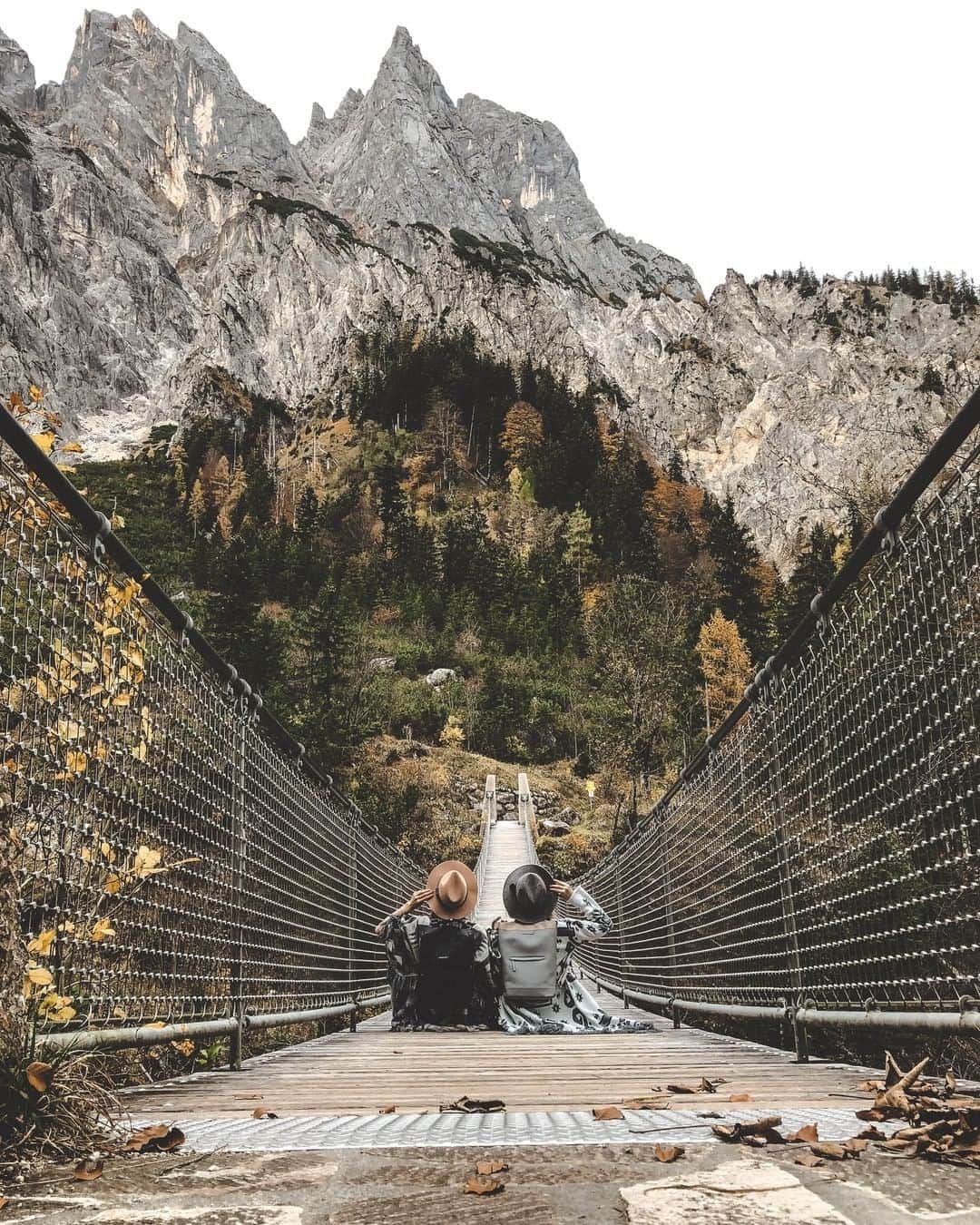 Kapten & Sonさんのインスタグラム写真 - (Kapten & SonInstagram)「'Fall breeze and autumn leaves!' We fell in love with these autumn colors! 🍁 @promemoriaa on the go with our backpacks Bergen "All Black" and Umea "Sand Grey". 💫 #bekapten #kaptenandson⁠ .⁠ .⁠ .⁠ #backpack #autumn #autumnleaves #colorful #fallvibes #autumnoutfit #outfitinspo #fashioninspo #inspiration #nature #hike #mondayvibes」11月3日 4時30分 - kaptenandson