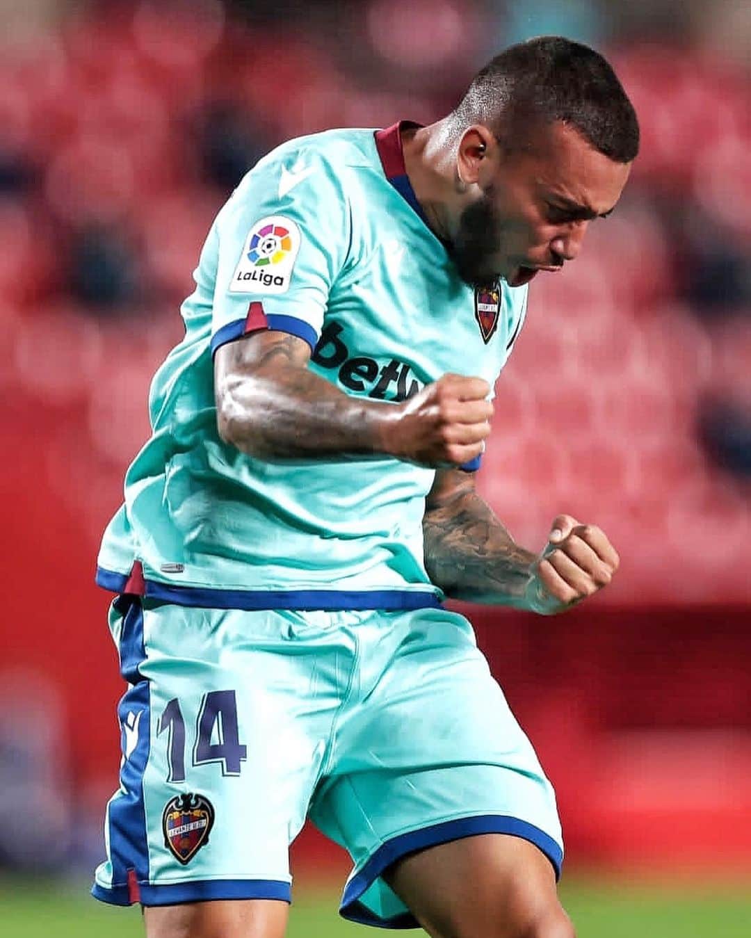ルベン・ヴェソのインスタグラム：「Seguimos... 💯 @levanteud」