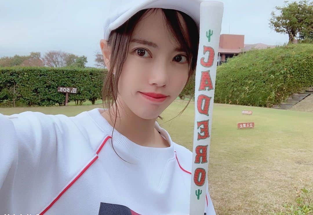 hina2221のインスタグラム：「@cadero_grip_official さん🥺✨ ドライバーのグリップだけかえてみたけど、全然滑らなくて優秀さん❤️ . . .  #ゴルフ好きな人と繋がりたい#ゴルフレッスン#ゴルフスイング動画 #練習記録#ゴルフレッスン#ゴルフ練習#ゴルフ#ゴルフ女子#筋トレ女子#ゴルフウェア#ゴルフスイング#スイング動画#ゴルフ好き#インスタゴルフ#スポーツ女子#스포츠#골프#골프웨어#高尔夫#putter#golfgirl#ゴルフジョシ」