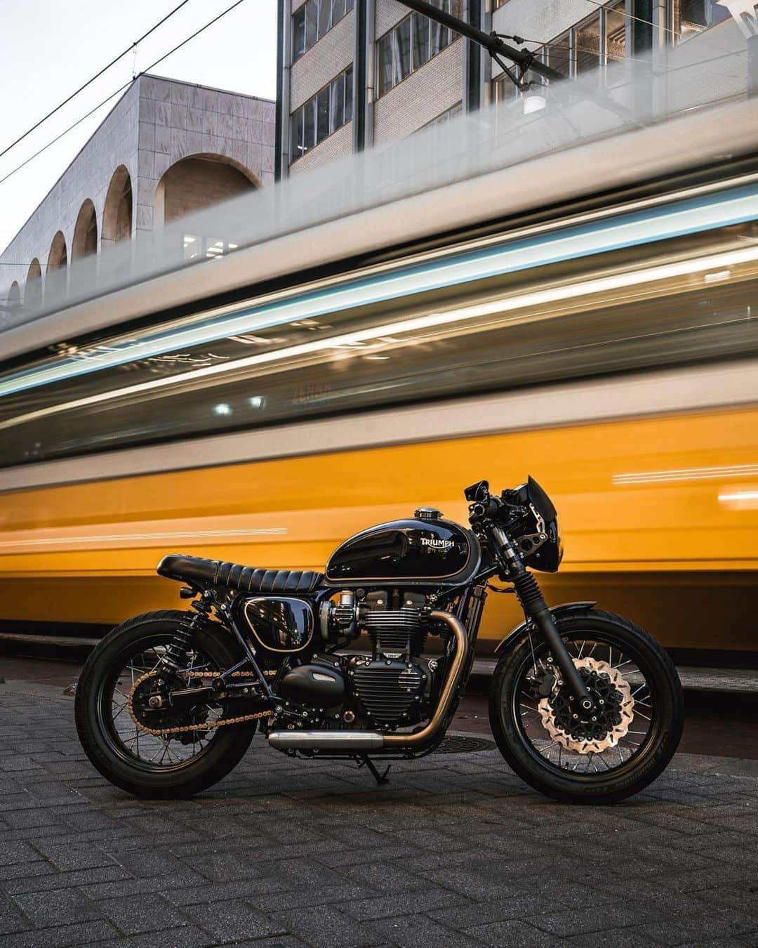 epidemic_motorsさんのインスタグラム写真 - (epidemic_motorsInstagram)「Take a ride on the night train 🚊 @kn1ckster  : : : #triumph #triumphbonneville  #triumphamerica #t120black  #modernclassic #caferacer #motorcyclegear #motophotography #caferacergram #streetscrambler  #motorbike #motorcycle #motoporn #motorcycles #motorcyclelife  #bikelife #instamoto #fortheride #caferacerculture #streetbike  #triumphnation #caferacers  #modernretro #epidemicmotors #epidemic_motors」11月3日 4時50分 - epidemic_motors