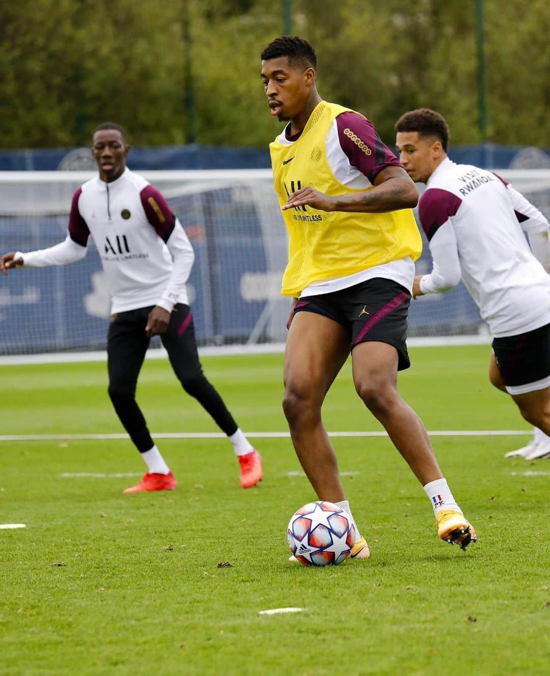 プレスネル・キンペンベさんのインスタグラム写真 - (プレスネル・キンペンベInstagram)「That ball 🤩💫 #LAFORCE」11月3日 4時59分 - kimpembe3