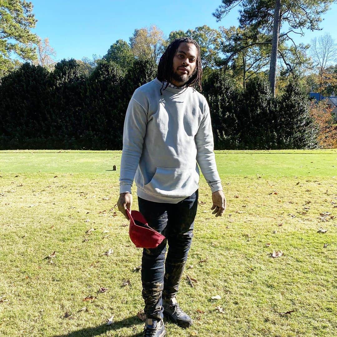 ワカ・フロッカ・フレイムのインスタグラム：「This what my dum ass get for wearing these tight ass jeans playing golf 🤦🏾‍♂️ I fell in mud looking for my golf ball in the trees 😂」
