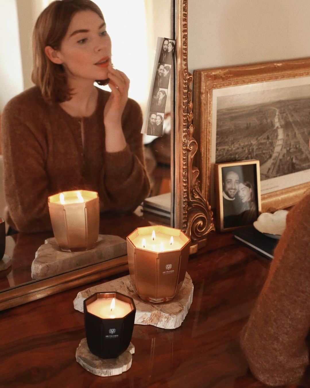 コートニー・ハルヴァーソンさんのインスタグラム写真 - (コートニー・ハルヴァーソンInstagram)「Adding a soft and magical glow with these candles from @drvranjesfirenze. I love warm and inviting scents and the comfort that burning a candle can create, and I especially love that these candles (handmade in Florence and inspired by the Florentine Dome) are just as fragrant when they aren't lit, too. I chose to place them right by our front door, so whether I am coming or going, I can be enveloped by that warm glow. #Vranjesintheair」11月3日 5時09分 - prettylittlefawn