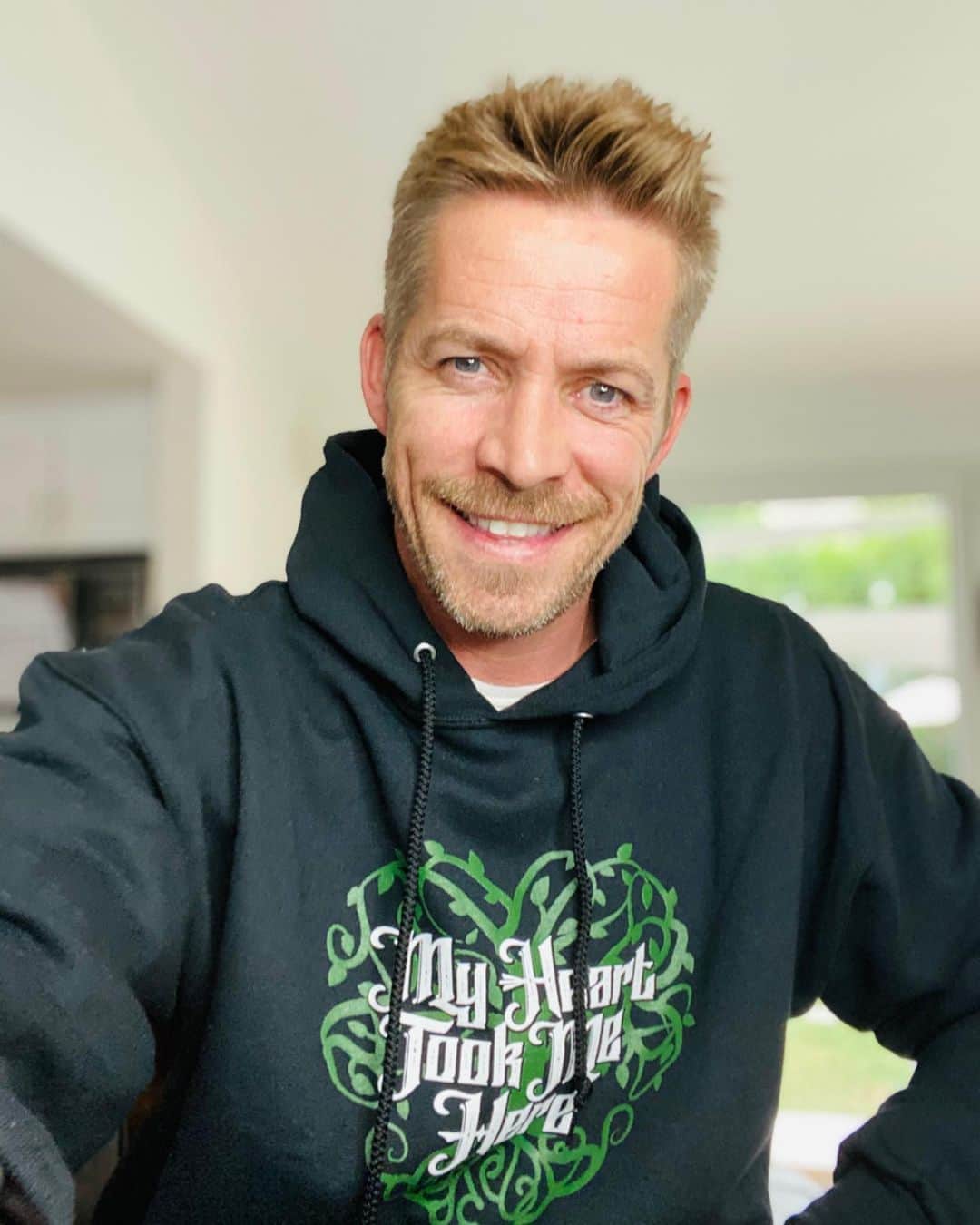ショーン・マグワイアのインスタグラム：「Only a few days left to pick up my fantasy tees & hoodies that support @OxfamAmerica and @RAICESTexas! Please join me in the fight against poverty and injustice and find yours at @ShopStands. Link in bio!」