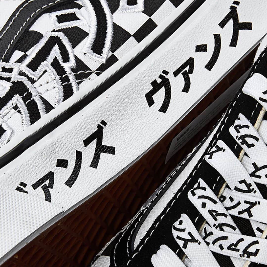 HYPEBEASTさんのインスタグラム写真 - (HYPEBEASTInstagram)「@hypebeastkicks: @vans has covered the  Old Skool Checkerboard in traditional Japanese syllabary, reworking the midsole, medial side, and laces with the traditional characters. The Vans sport the Japanese symbols not just around the vulcanized white midsole unit, but also on the laces and as patches added onto the medial side of the sneaker. Black suede and white topstitching can be found along the toe box, tongue, eyestay panel and heel, while leather has been used for the Jazz Stripe which runs through the middle of the shoe. Pick a pair up now at @sivasdescalzo for approximately $93 USD.⁠⠀ Photo: Sivasdescalzo」11月3日 5時22分 - hypebeast