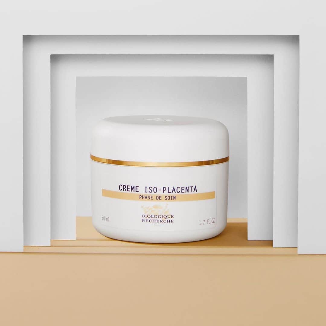 Biologique Recherche USAさんのインスタグラム写真 - (Biologique Recherche USAInstagram)「In the context of the brown-based creams' reformulation, Biologique Recherche went a step further with Crème ISO-Placenta, reinforcing the regenerating action of Crème Placenta thanks to a combination of new active ingredients.  Providing the skin with all the nutrients needed by simulating human placenta properties, this intense cream activates cell regeneration to rebuild the epidermis damaged by acne. The previous main biological active ingredient was replaced with a biotechnological one (biomimetic placenta).  Because this cream is bio-mimicking placenta polypeptides, the prefix iso was added to the previous name, it comes from Ancient Greek and means equal. • • #biologiquerecherche #passion #expert #creme #cremeisoplacenta #new #newproduct #newcream #facecare #facecream #isoplacenta #buildingbetterskin #skin #skincare #skininstant #followyourskininstant #wellness #wellnesswithbr #texturetuesday」11月3日 5時30分 - biologique_recherche_usa
