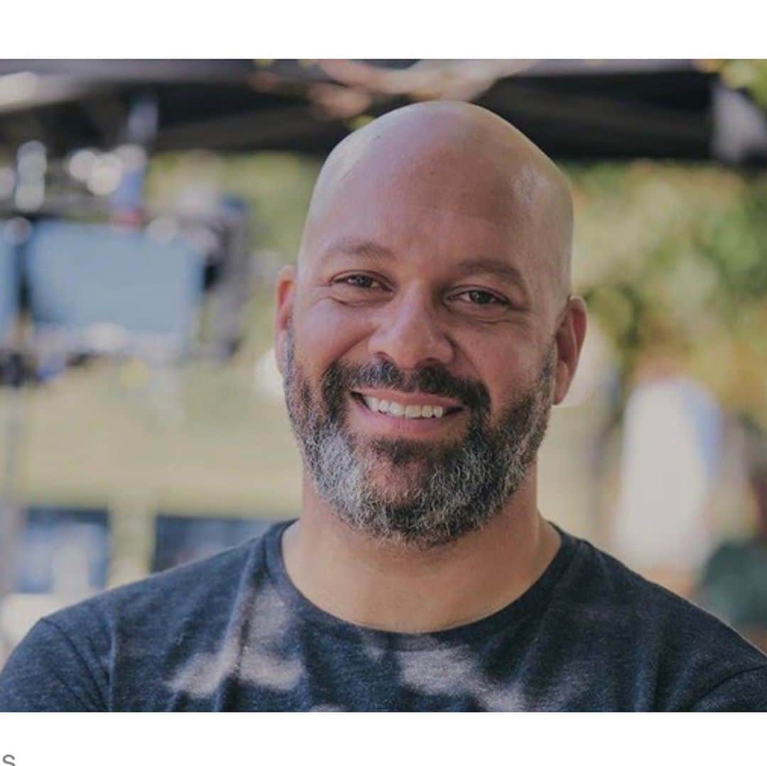 コリン・ドネルのインスタグラム：「This hurts. @directordavidrodriguez was such a good man and wild talent. The kind of guy who took making art seriously, but never so seriously that you forgot how to enjoy every second of it when he was behind the camera. My heart goes out to his loved ones he’s gone way too soon. You will be sorely missed.」