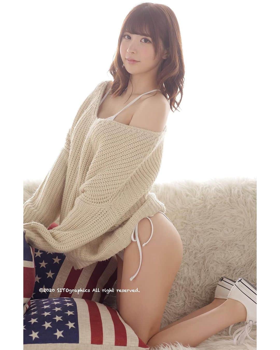 シト山口のインスタグラム：「シトさん考案の水着onセーターは鉄板です😁💕✨元々は雑誌『ar』っぽい写真を撮ろうとしたところから派生したbeauty & fashionスタイルです。  注）シトさんセミナーの予定はありません モデルのお問い合わせは(株)ティースタイルマネージメントへ model 南まりあ　Maria Minami 💿DVD『はじめてのまりあ』発売 @ria0333 ( tstyle_management ) photo シト山口 @sito_yamaguchi  #model #make #fashion #hairmake  #photo #shoot  #instafollow #フォロー #いいね #モデル #美脚 #美人 #美肌 #美白 #小顔 #スタイル #ヘアメイク #メイク #ポートレート #ファッション #ビューティー #作品撮り  #写真好きな人と繋がりたい #被写体 #グラビア  まりまりまりあ ©︎2020 SITO graphics All rights reserved.」