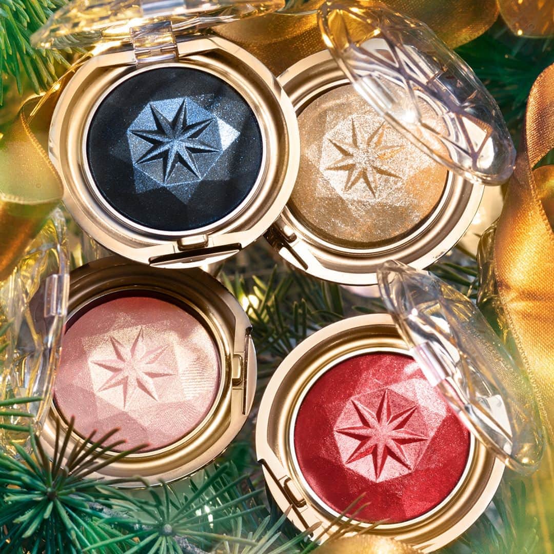 KIKO MILANOさんのインスタグラム写真 - (KIKO MILANOInstagram)「Discover our new Infinite Sparkle Eyeshadow, available in 4 shimmery shades – perfect for the holidays! 🎄 #KIKOHolidayGems Infinite Sparkle Eyeshadow 02-04-01-03」11月3日 5時45分 - kikomilano