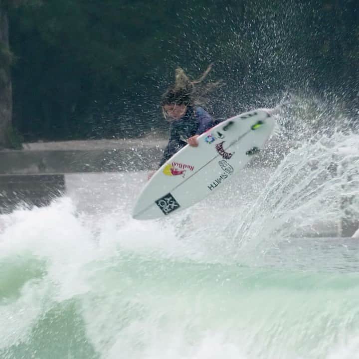 キャロライン・マークスのインスタグラム：「Waco Texas for the weekend. Thank you @redbull_surfing ❤️ 💃」