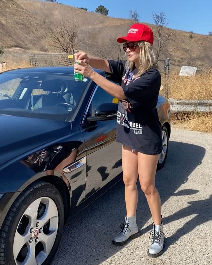 サミーア・アームストロングのインスタグラム：「I forget, is this how you human @ladygaga !!??? • This year I’m voting for America!! That’s why I’m voting for @realdonaldtrump • @jasonchristopher1971 📹」