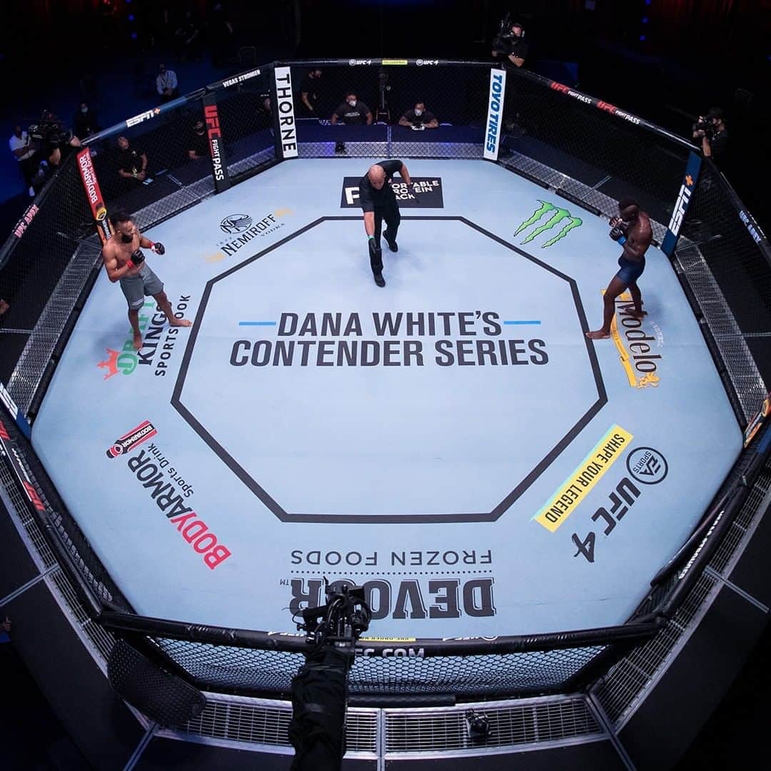 UFCさんのインスタグラム写真 - (UFCInstagram)「Contracts are back on the line this WEDNESDAY on #DWCS 📝  [ LIVE on #ESPNPlus ]」11月3日 5時57分 - ufc