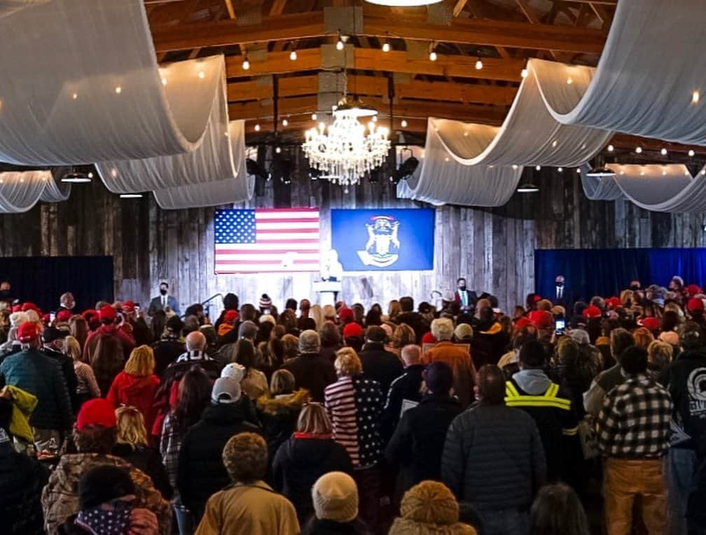 イヴァンカ・トランプさんのインスタグラム写真 - (イヴァンカ・トランプInstagram)「📍First stop: MICHIGAN!   Michiganders are ready for FOUR MORE YEARS of @realDonaldTrump! #MAGA. 🇺🇸」11月3日 6時01分 - ivankatrump