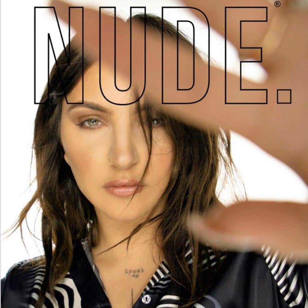 rob scheppyのインスタグラム：「@juliamichaels on the cover of @nude.mag #MakeupByRobScheppy」