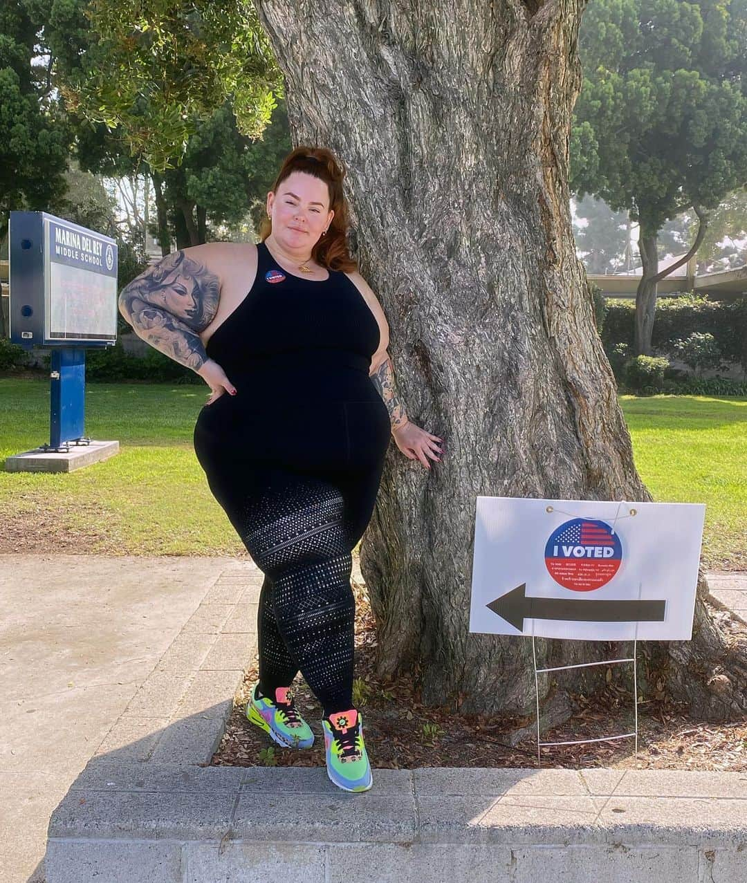 テス・ホリデーさんのインスタグラム写真 - (テス・ホリデーInstagram)「Exercising... my right to vote! My favorite place to wear my @fabletics this month is the polls babyyyy!!! I got so many compliments on my Sculptknit macrame set today while in line to vote & I was soooo comfy too 🤤 Every item on Fabletics site is 70% off right now to new VIP’s, you can click the link in my bio 🖤 #fableticsambassador #vote」11月3日 6時04分 - tessholliday