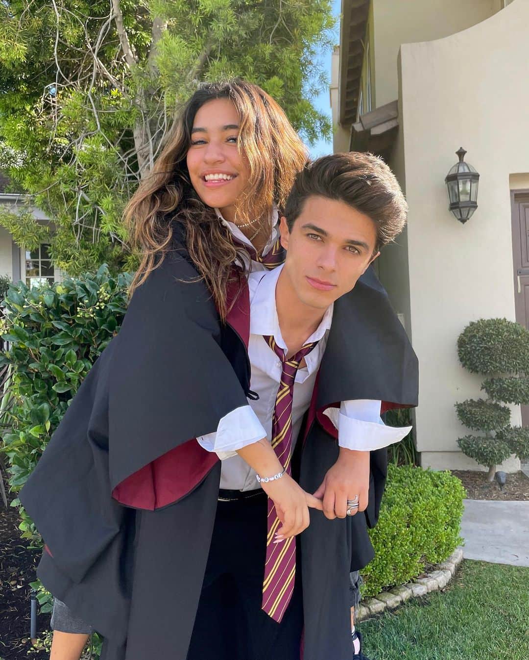 Brent Riveraのインスタグラム：「Gryffindor gang🤪 @jimena.jimenezr」