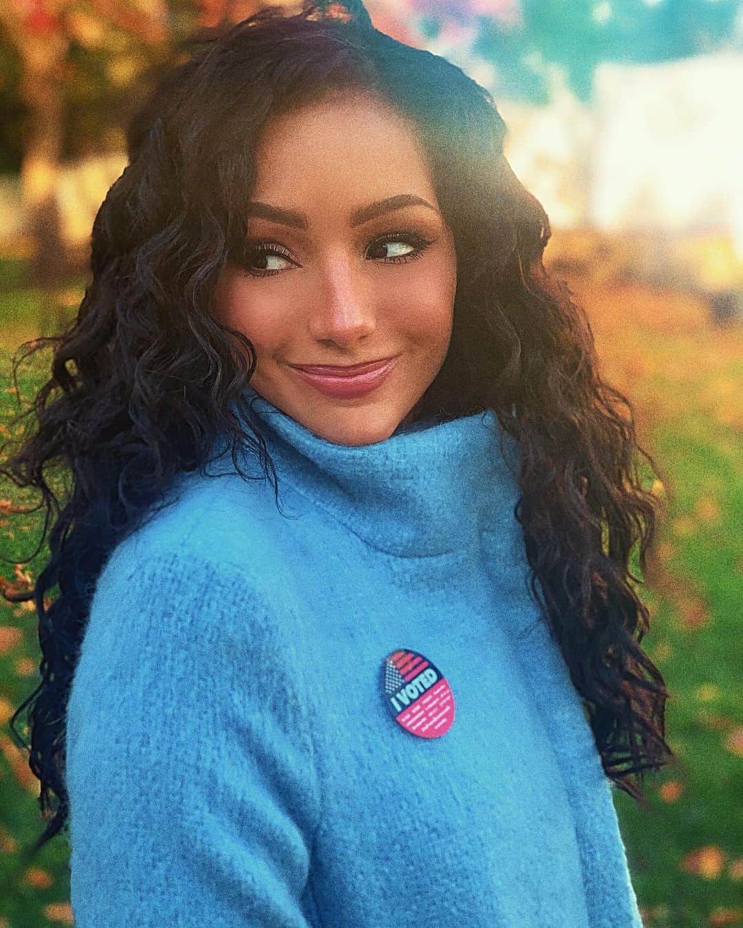メラニー・イグレシアスのインスタグラム：「Vote blue! 💙」
