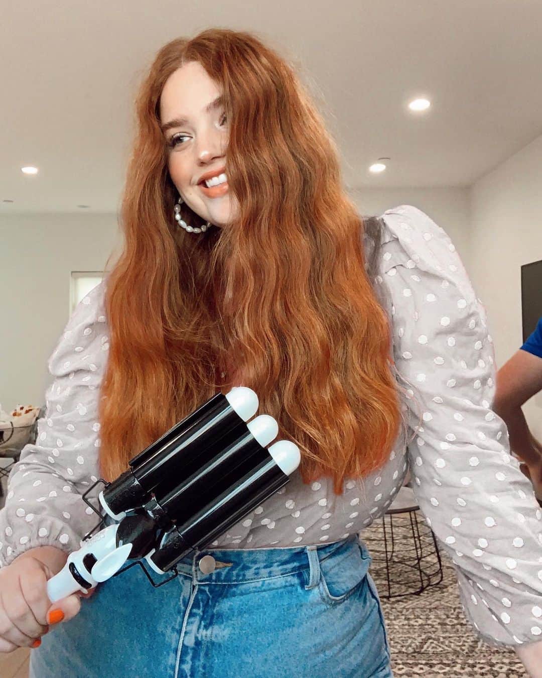 ブリー・キッシュのインスタグラム：「quickest and easiest way to achieve mermaid hair? @bondiboost’s wave wand! 🧜🏼‍♀️✨ the three large barrels allow you to achieve the most luscious waves. my favorite part is that this hot tool is perfect for both long and short hair! #ad #boostyourroots #bondiboostusa」